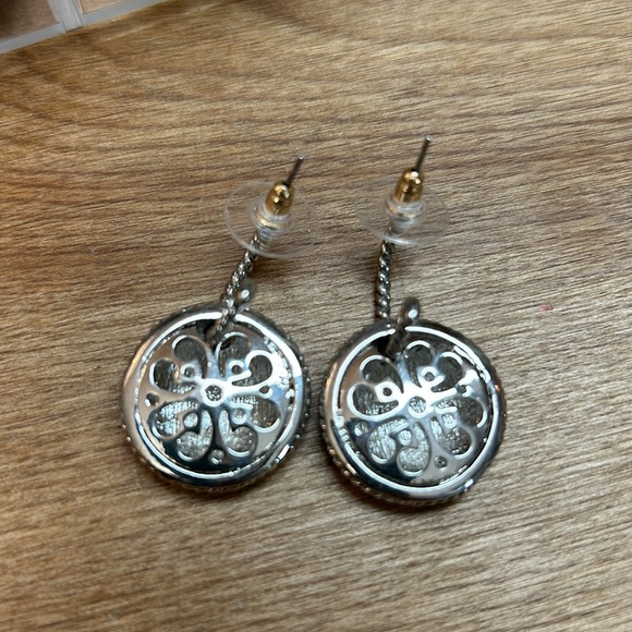 HAMMERED GOLD AND SILVER PLATED DANGLE EARRINGS - Picture 4 of 8